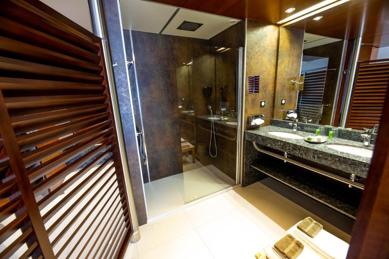 Hotel Le Grand Pavois เฟก็องป์ ภายนอก รูปภาพ
